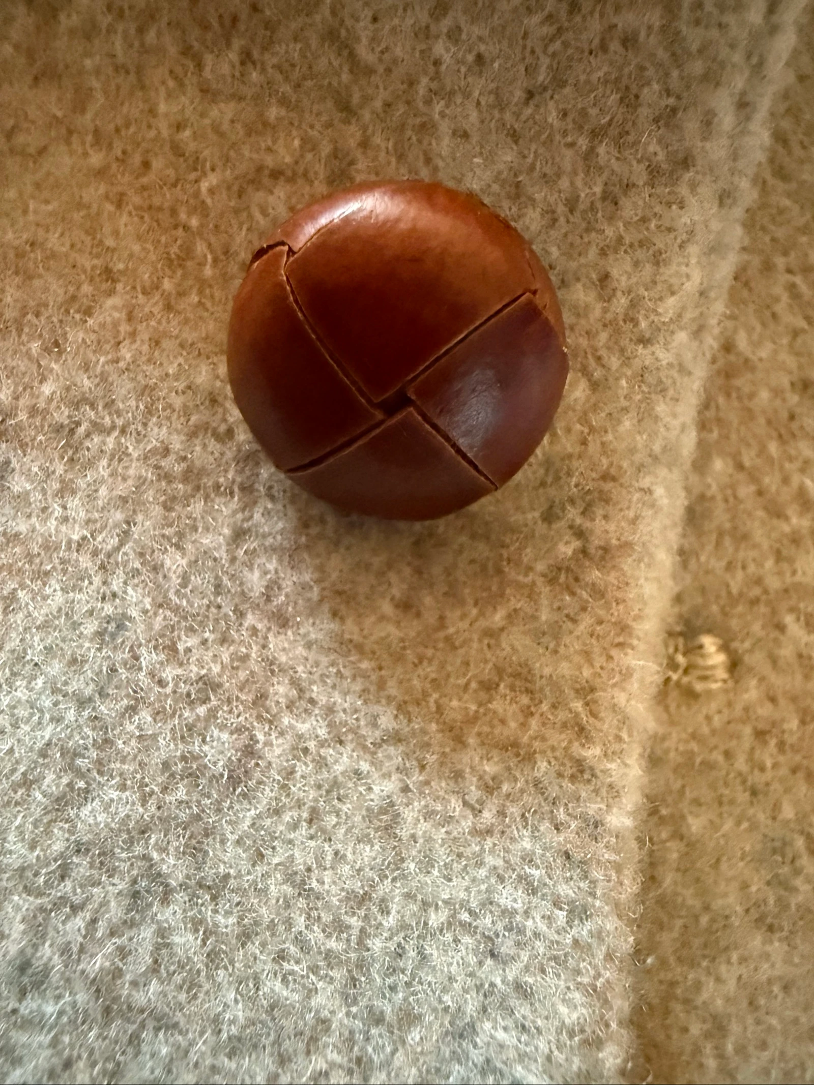 Chaqueta vintage, talla 52 italiana, nunca usada. Los bolsillos delanteros todavía están cosidos, sin embargo, hay algunas imperfecciones – photo 7